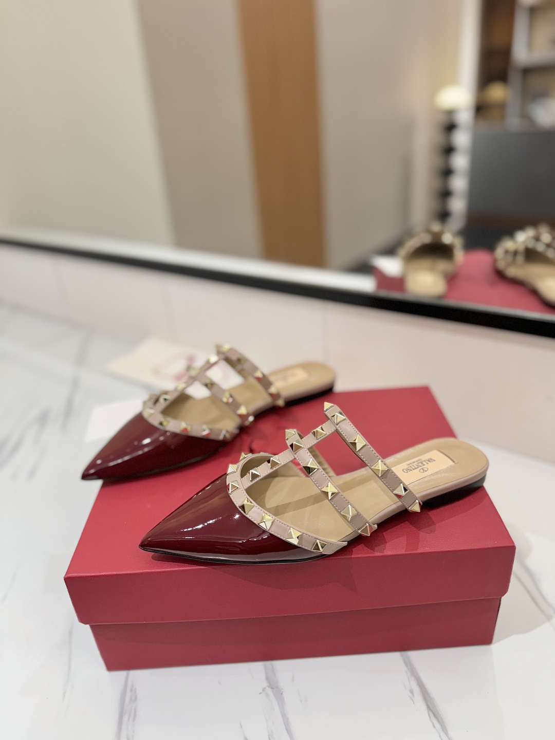 Valentino Shoes Riveted VT flat-bottomed pointed women's high-heeled slippers
