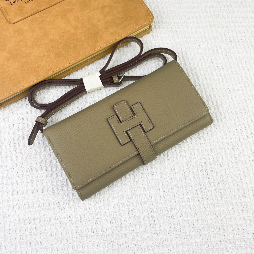 Herm猫s Shoulder Bag