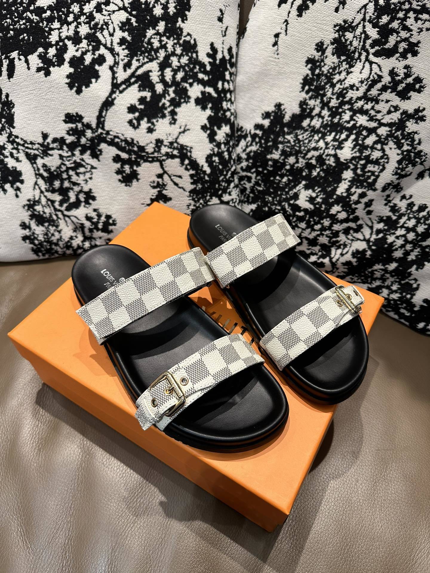 Louis Vuitton Shoes Chess grid couple slippers