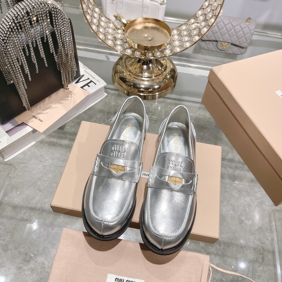 Miu Miu 007 Casual shoes XM092