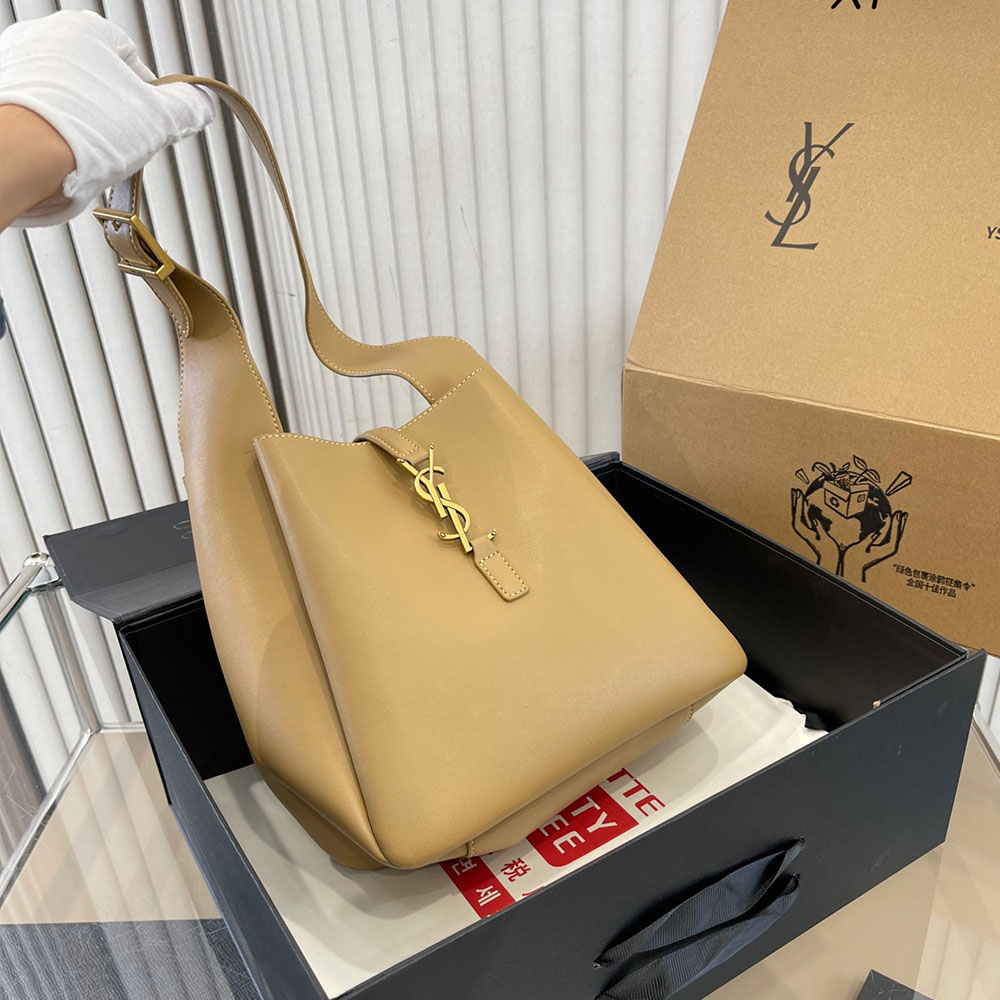 SAINT LAURENT Le 5 à 7 monogram-plaque shoulder bag(Replica)