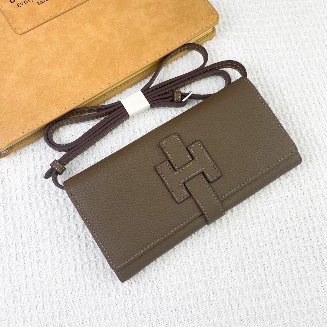 Herm猫s Shoulder Bag