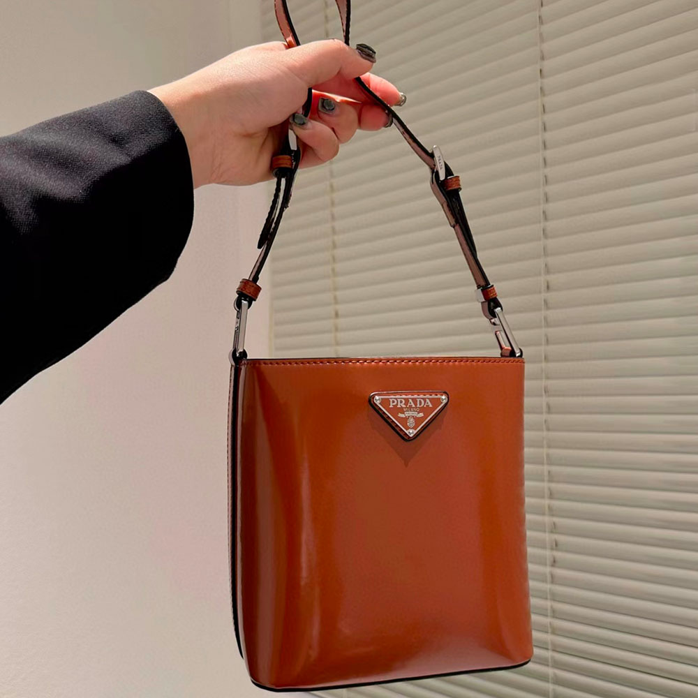 Prada Smooth Bucket Shoulder Bag（Replica）