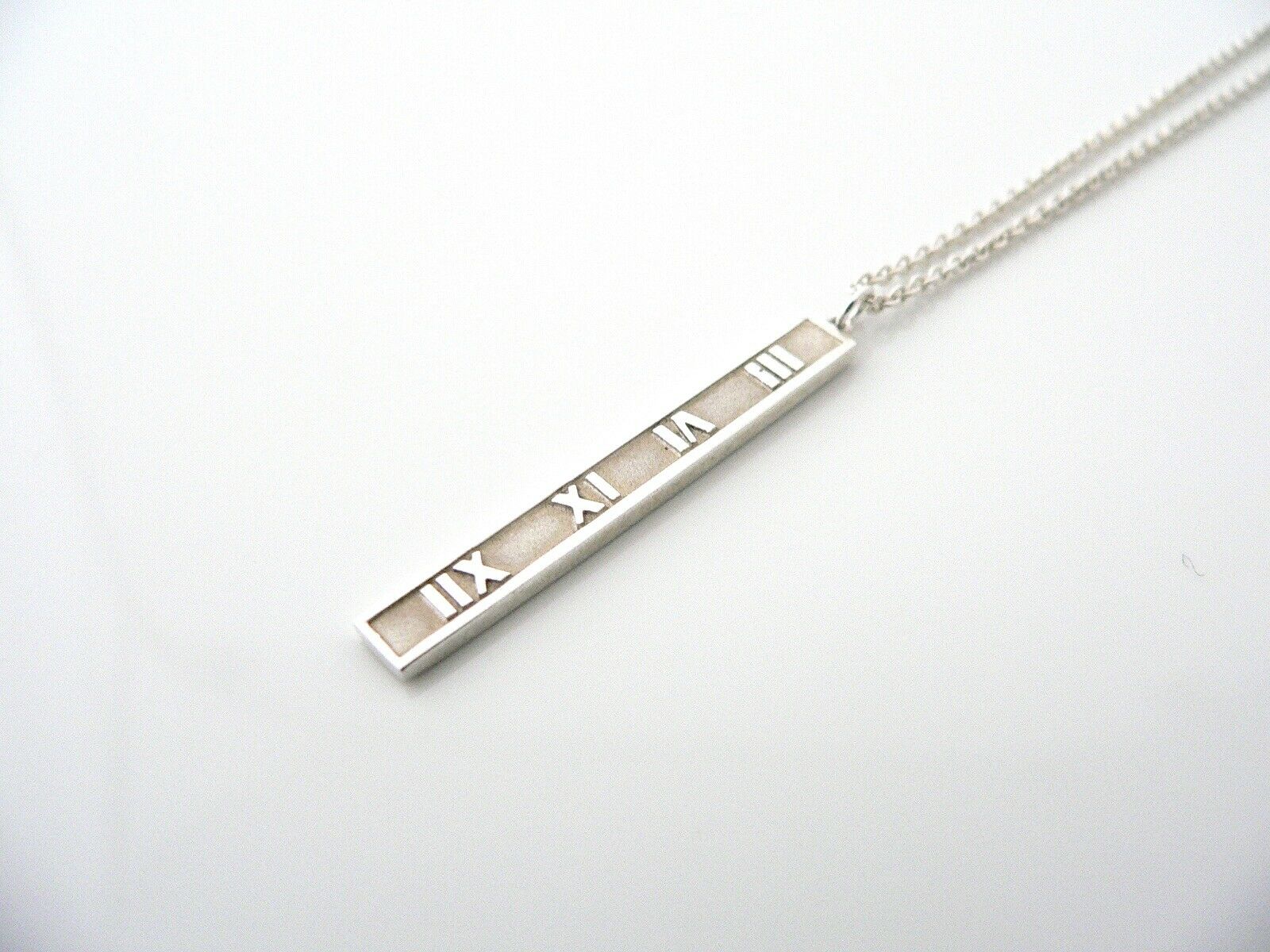 Tiffany & Co Atlas Bar Necklace Pendant Charm Chain Silver Gift Love T and Co