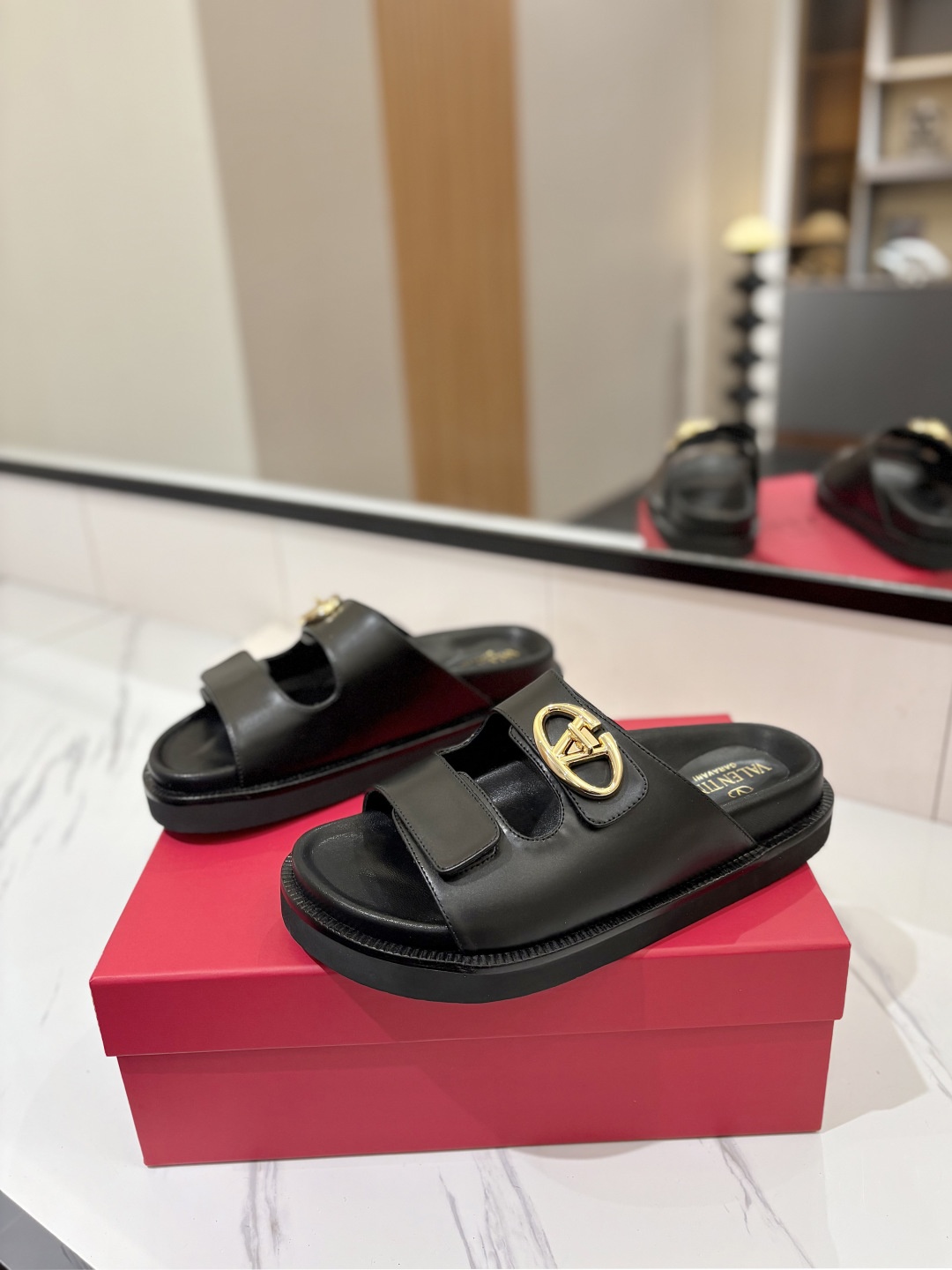 Valentino Shoes Ladies' Favorite Slipper 2025 New beach women's slippers