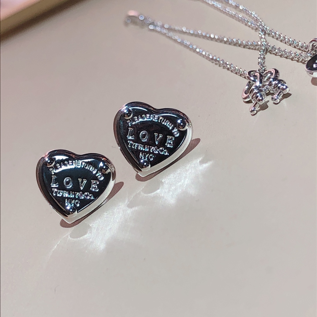 Return to Tiffany庐 Love Earrings