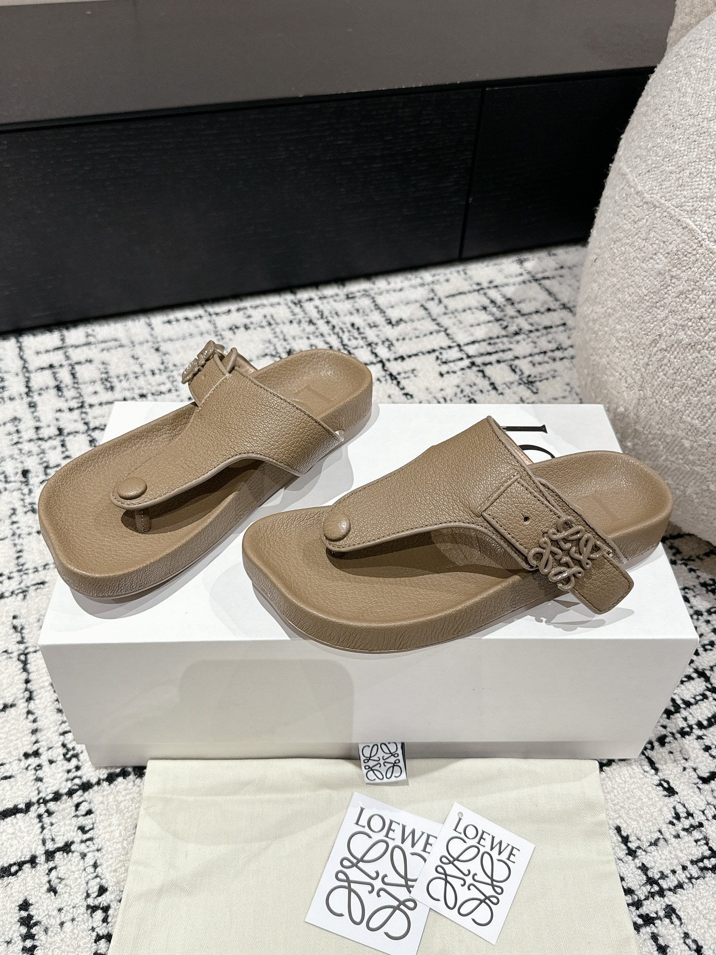 Loewe Shoes Easy couple's clip on slippers