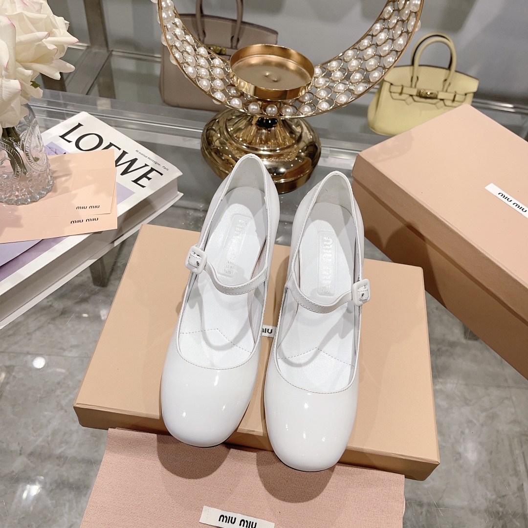 Miu Miu 004 Casual shoes XM092