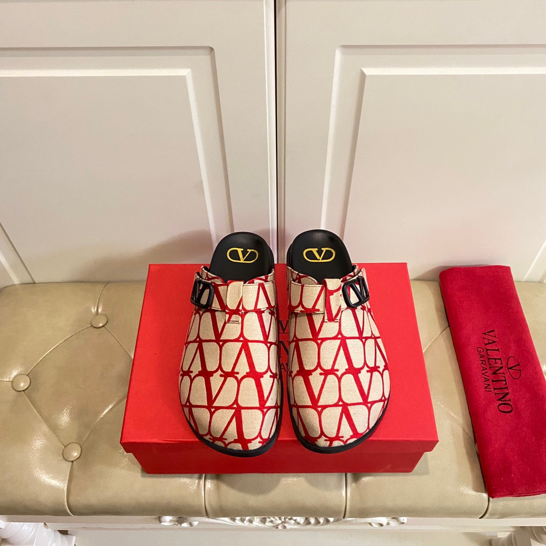 Valentino Leather Wear Stylish Flip-Flops Slide Sandal(Replica)