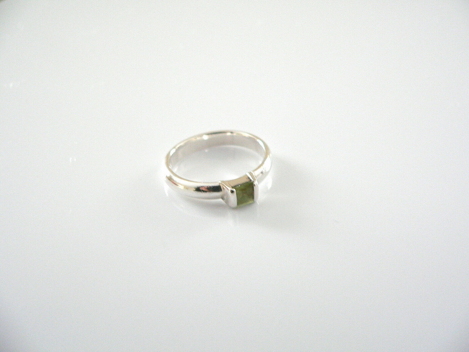 Tiffany & Co Silver Peridot Green Gemstone Ring Stacking Band Sz 6.25 Gift Love