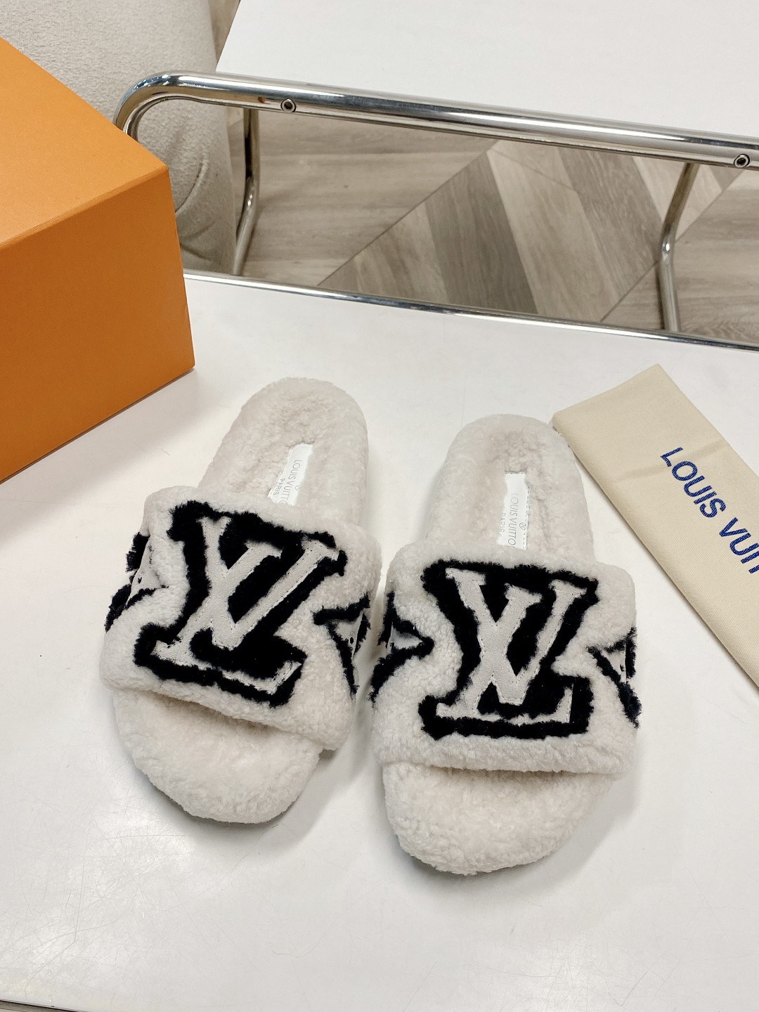 LV shoes 009 XM 082