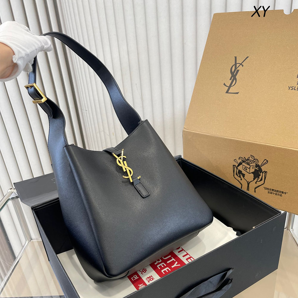 SAINT LAURENT Le 5 à 7 monogram-plaque shoulder bag(Replica)