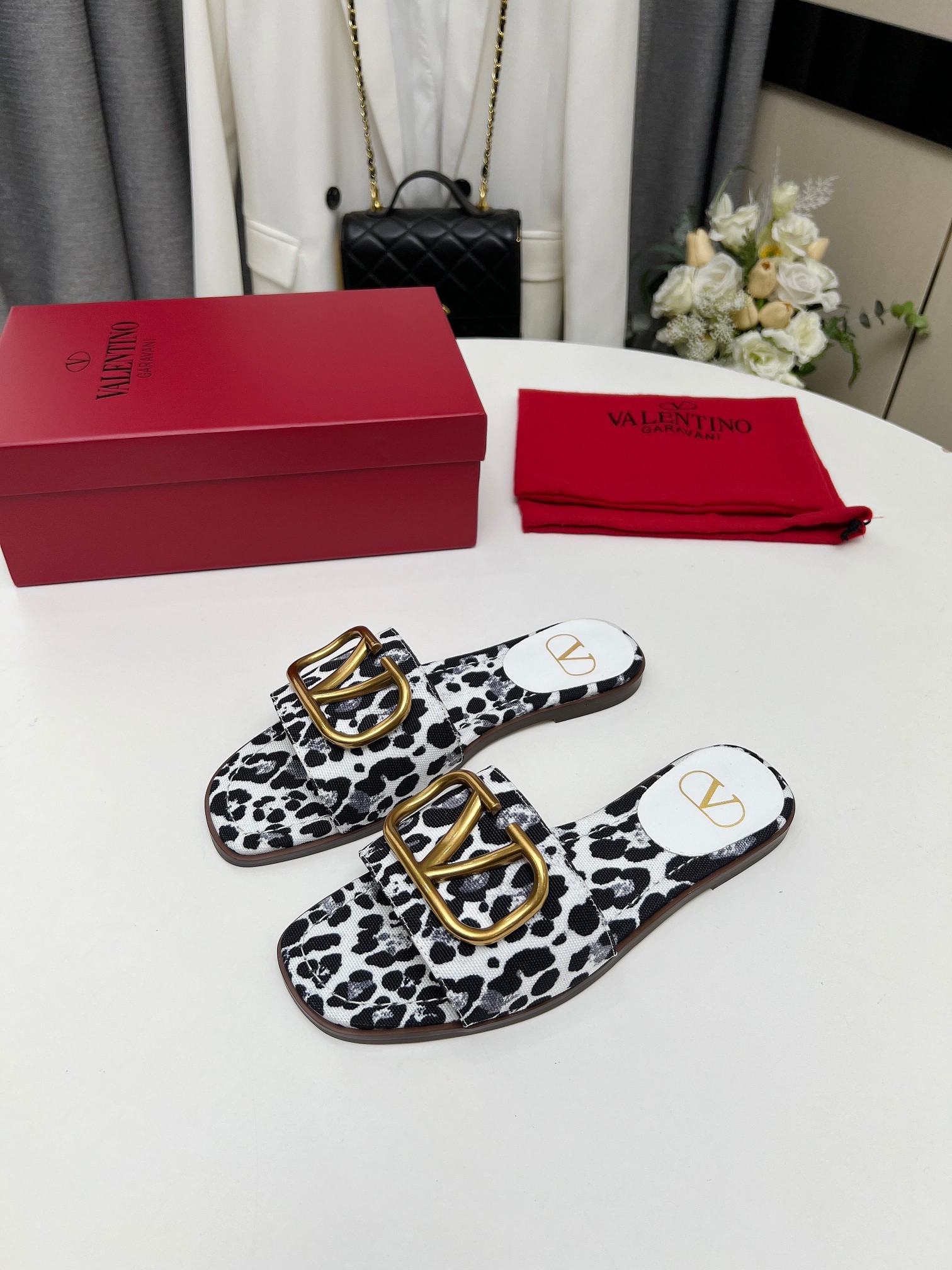 Valentino Shoes The latest series of women's slippers