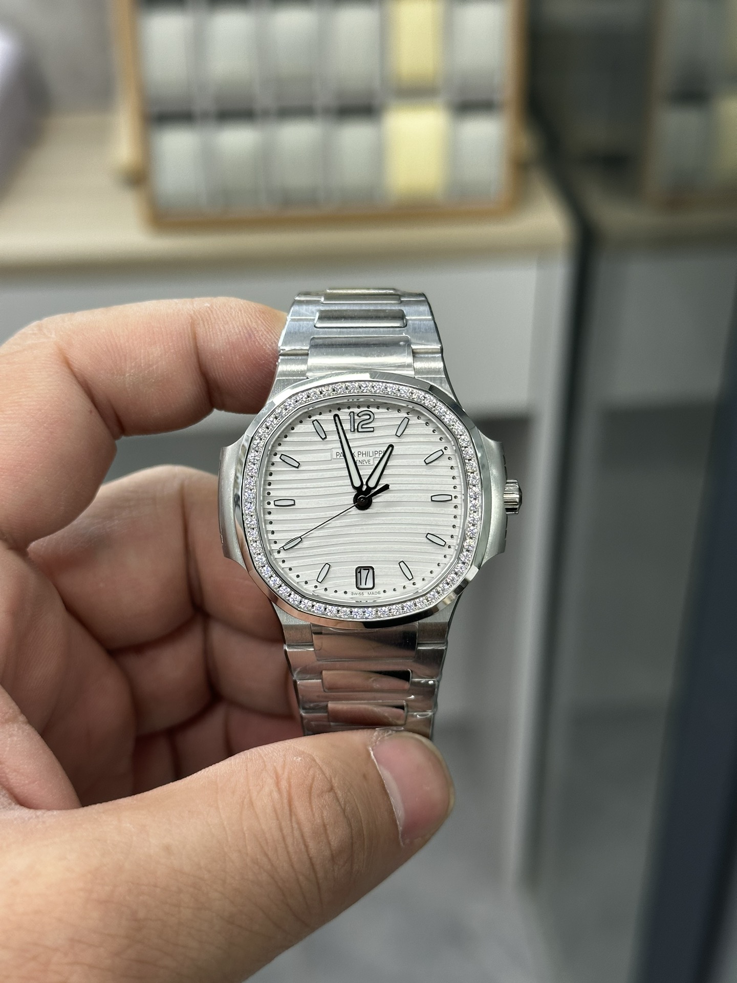 Patek Philippe Nautilus Automatic Diamond White Dial 7118 1200A 010