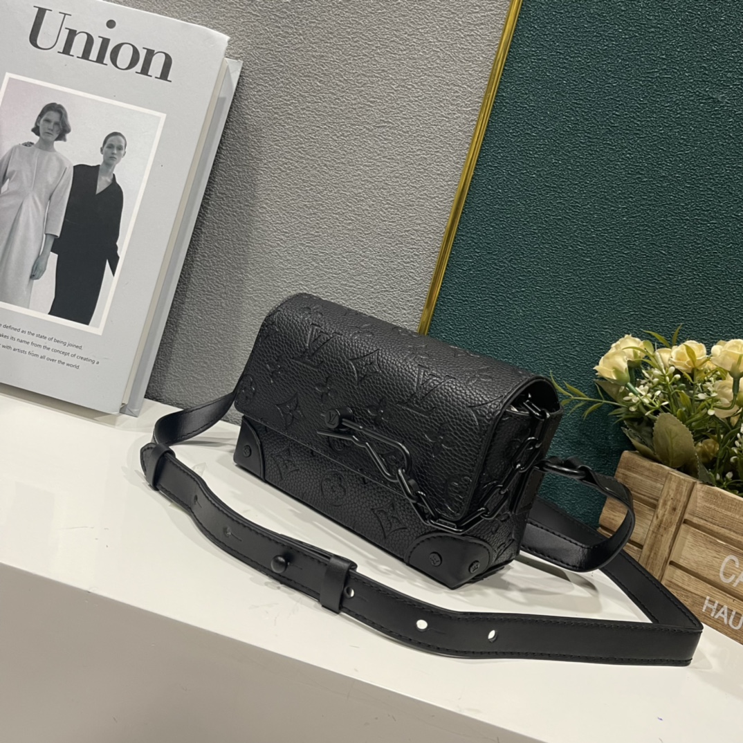 LV Steamer Messenger Bag M82534 LM031 18cm