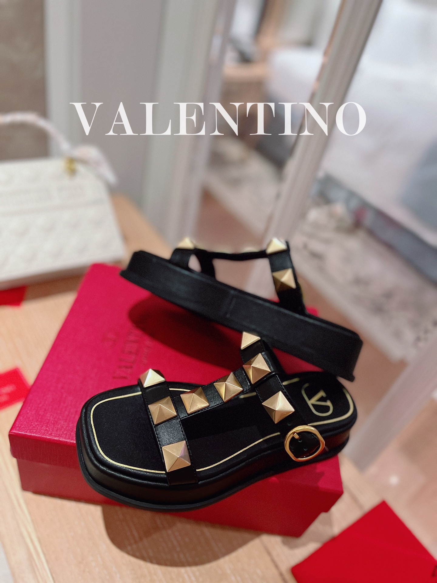 Valentino shoes 008 XM 082