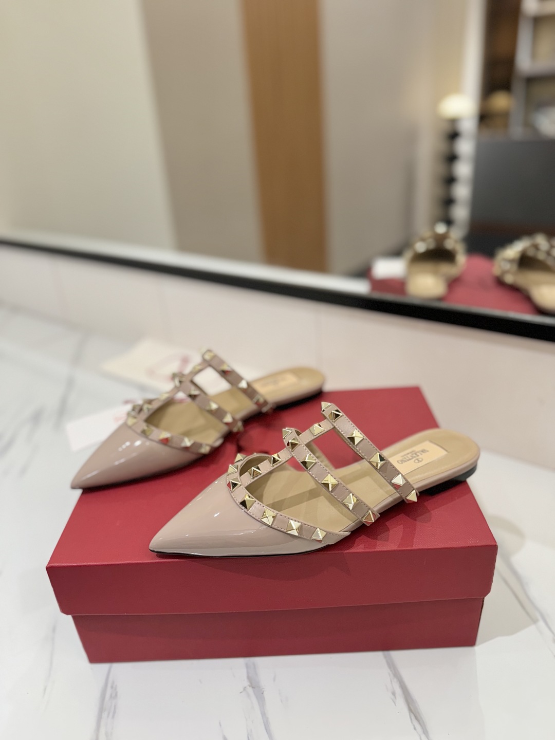 Valentino Shoes Riveted VT flat-bottomed pointed women's high-heeled slippers