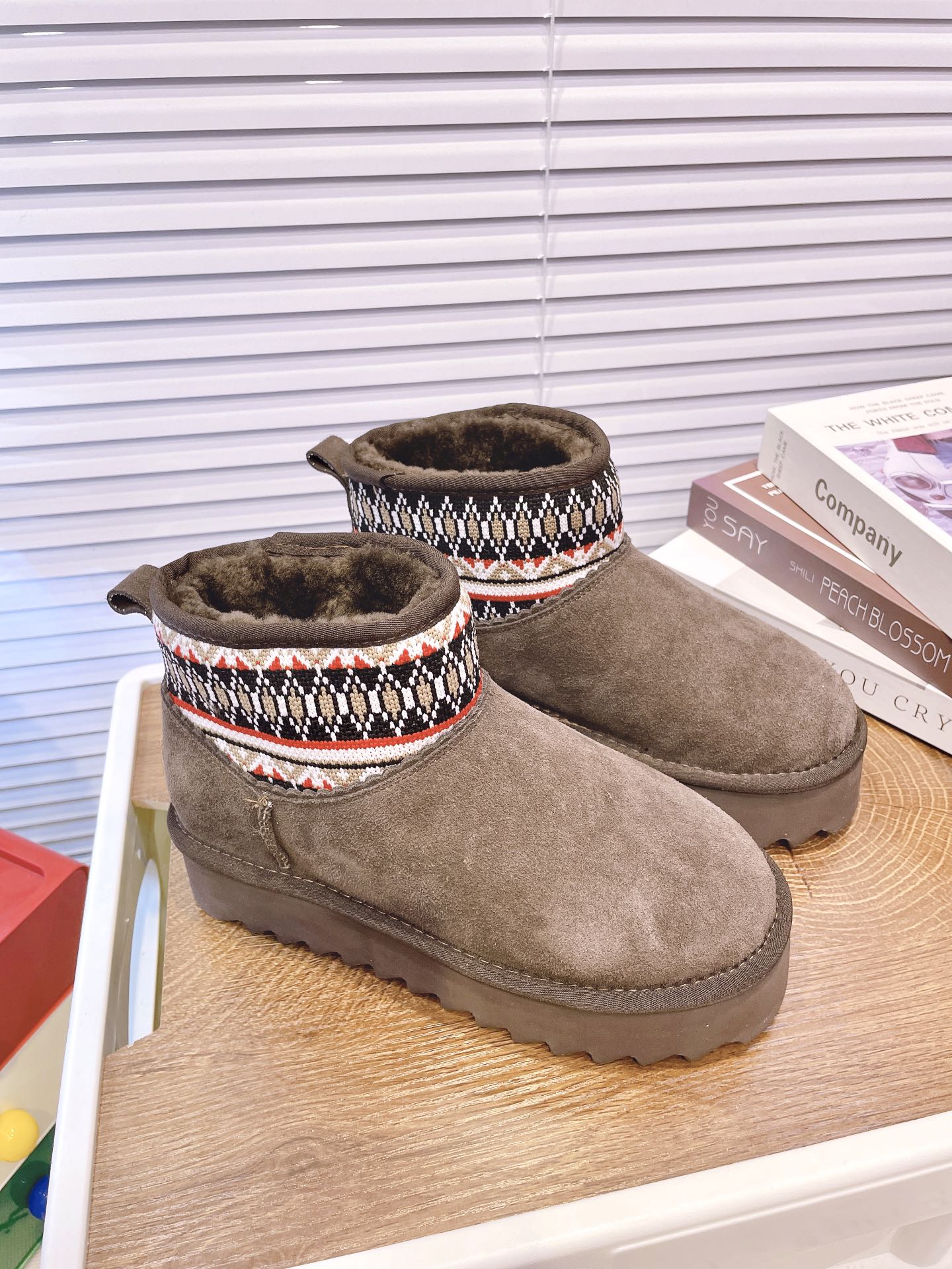 UGG shoes 022 BY002