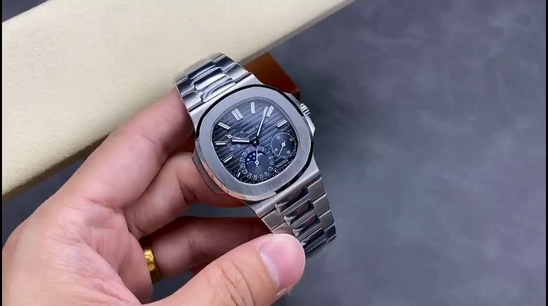 Replica Patek Philippe Nautilus 5712 1A 001 40mm Mens Watch