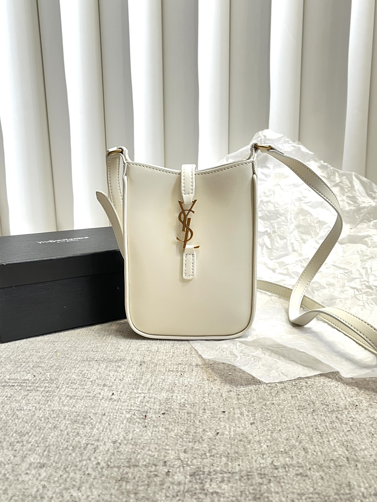 LE 5 � 7 Mini Hobo Bag White 735214 LM021 13cm