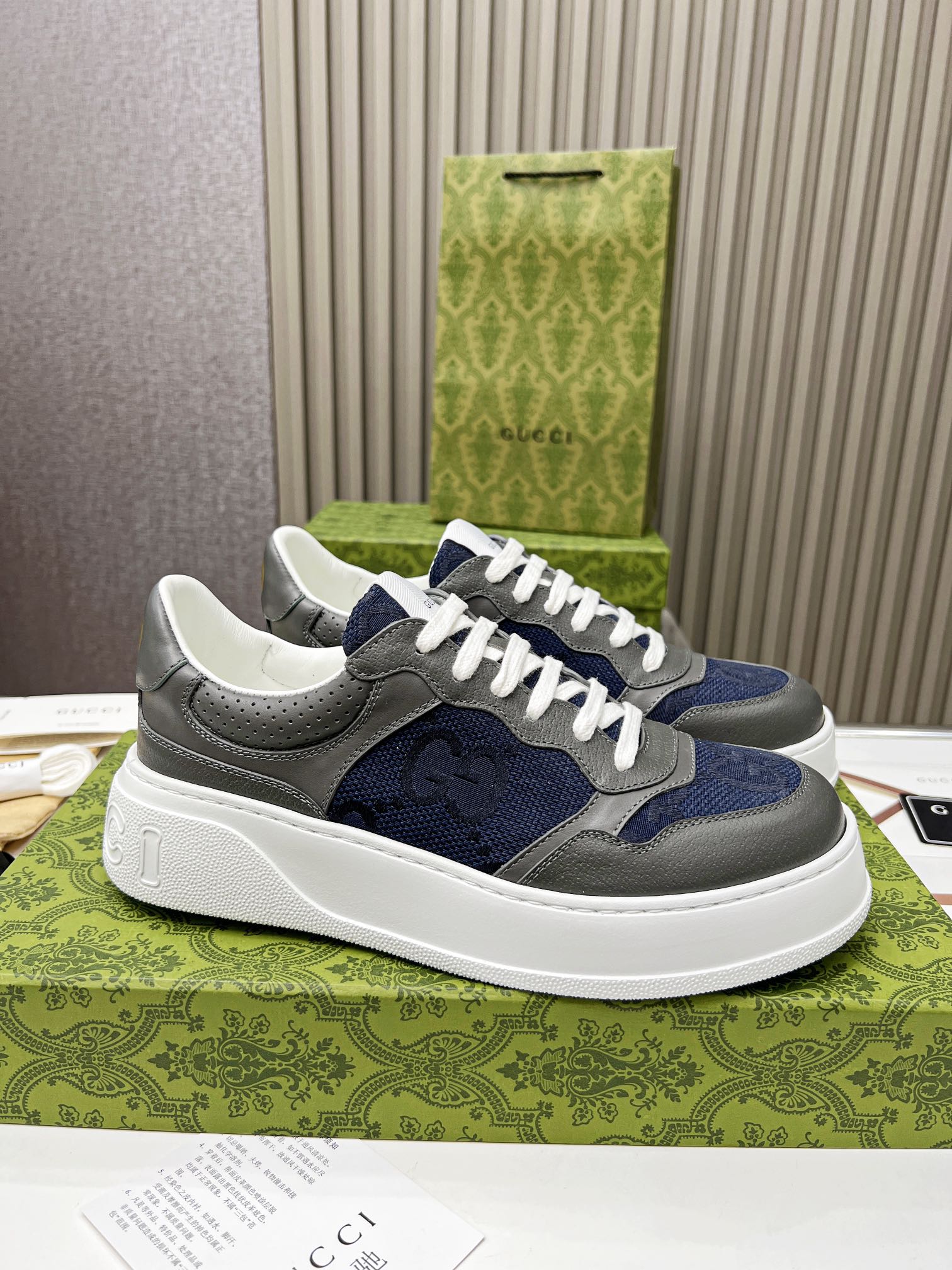 Gucci 005 Casual shoes XM 082 02