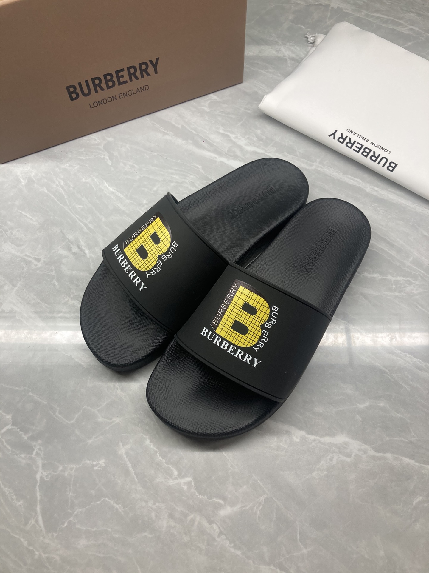 Burberry Shoes New color flat Slippers for couples