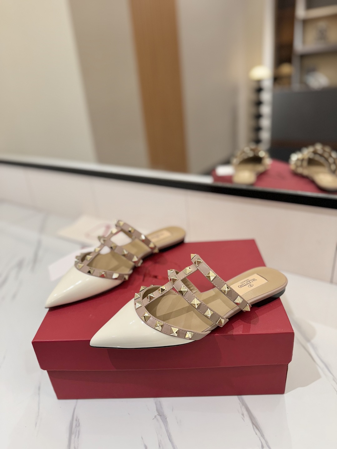 Valentino Shoes Riveted VT flat-bottomed pointed women's high-heeled slippers