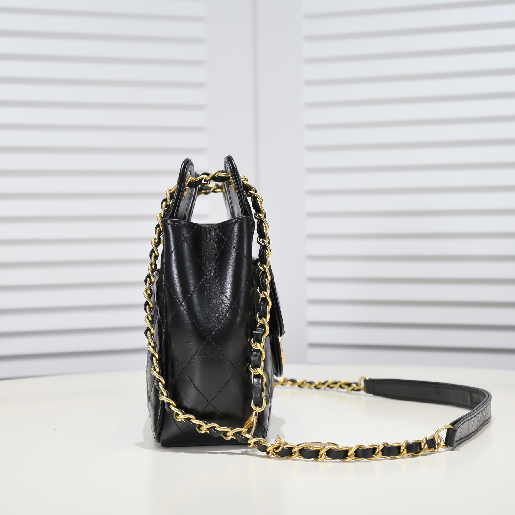 Chanel 22P Hobo Shiny Crumpled Calfskin Small Shoulder Bag Handbag