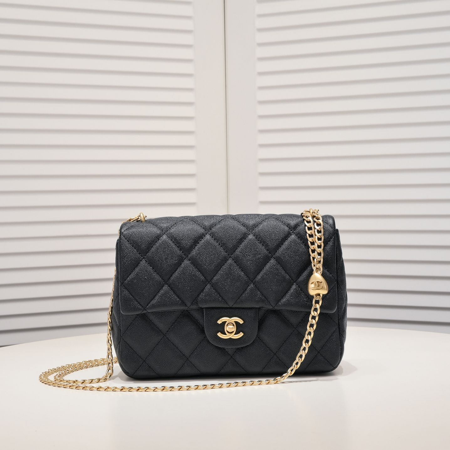 Chanel 23P Heart-Shaped Sardware Shoulder Bag Handbag