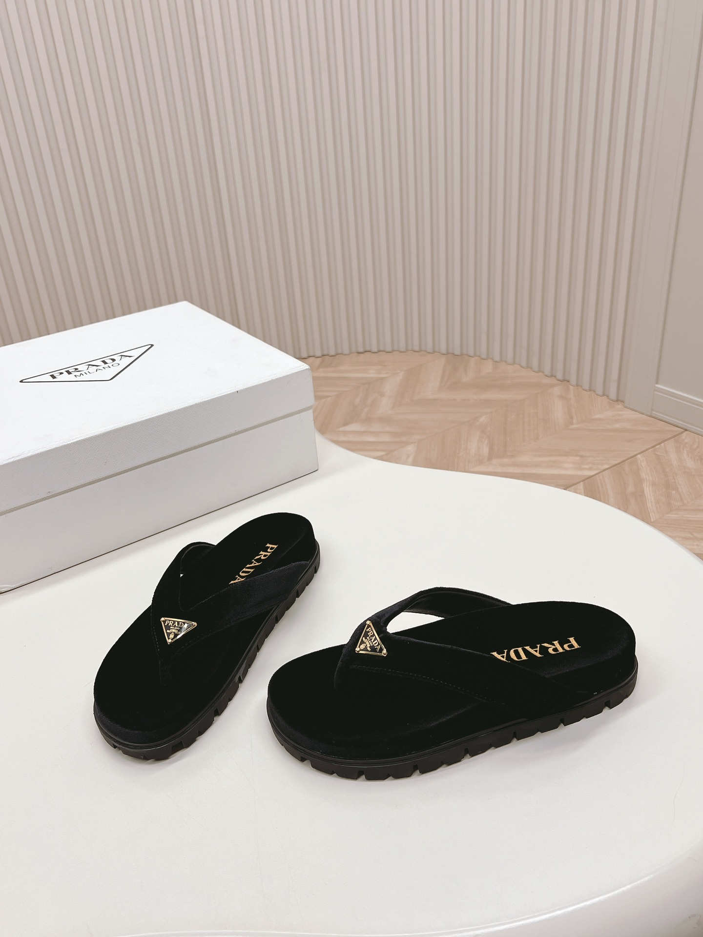 Prada Shoes Ladies' flip flops with clipped feet