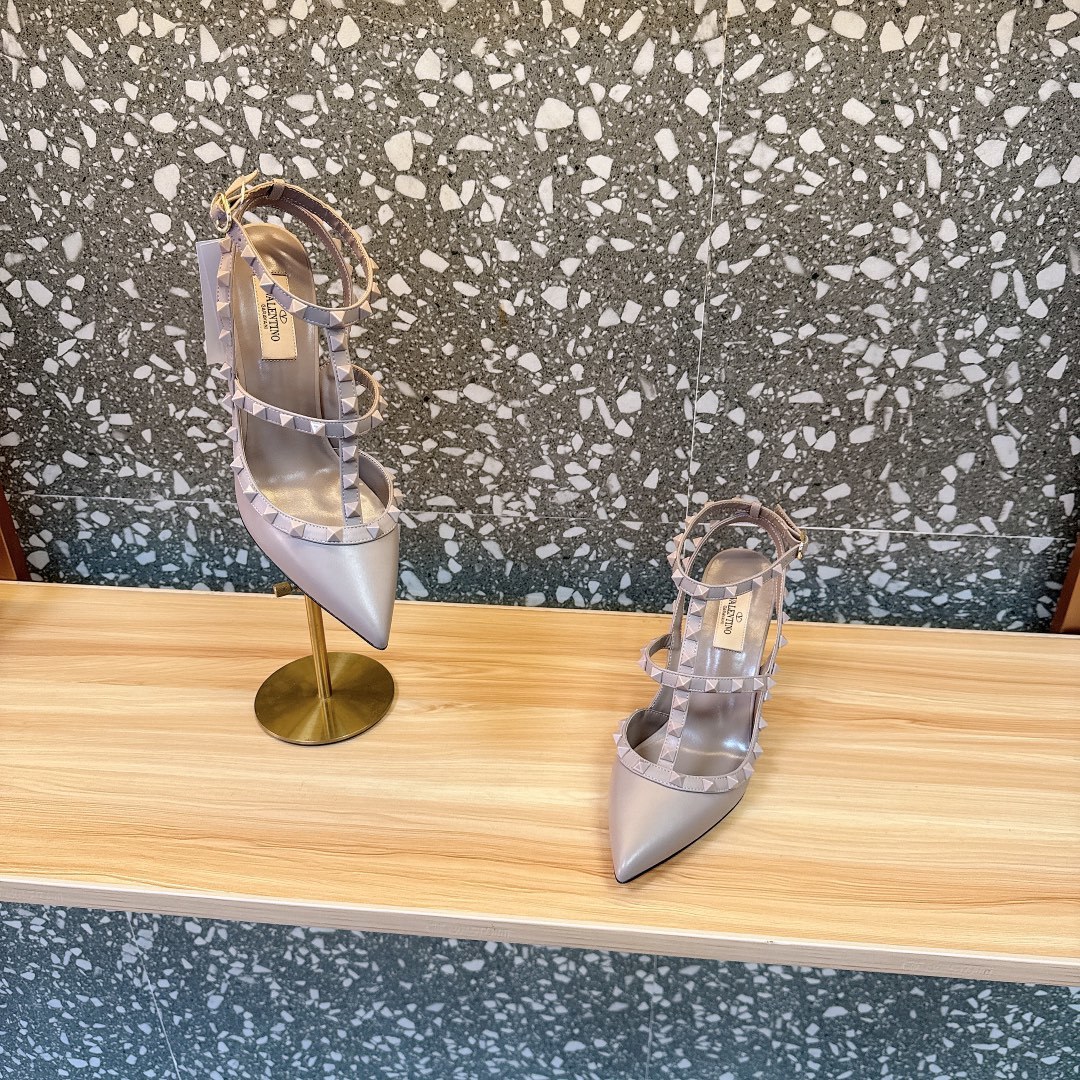 Valentino Shoes Riveted patent leather pointed series high heels