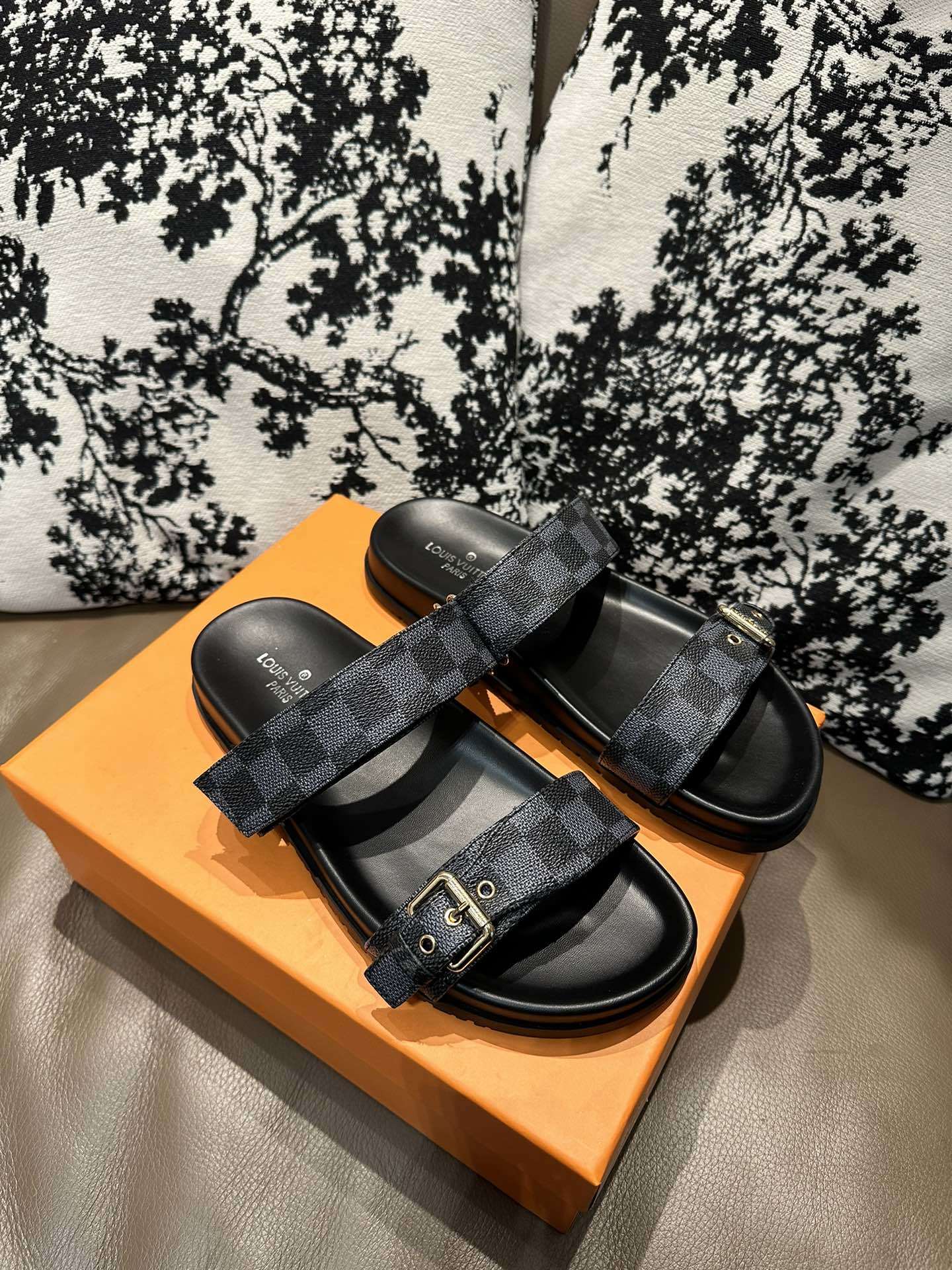 Louis Vuitton Shoes Chess grid couple slippers