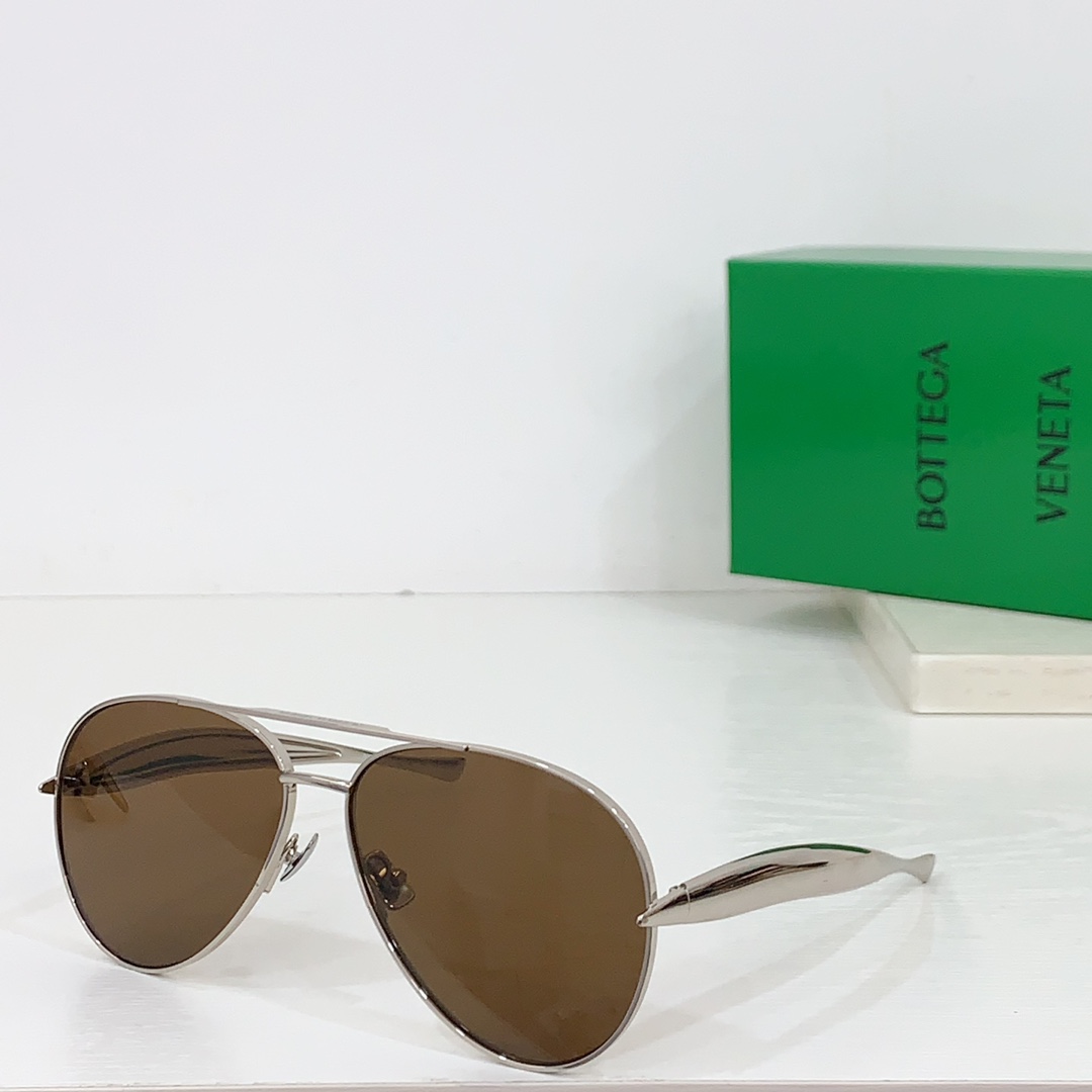 Bottega Veneta Sunglasses BV1305S SM061