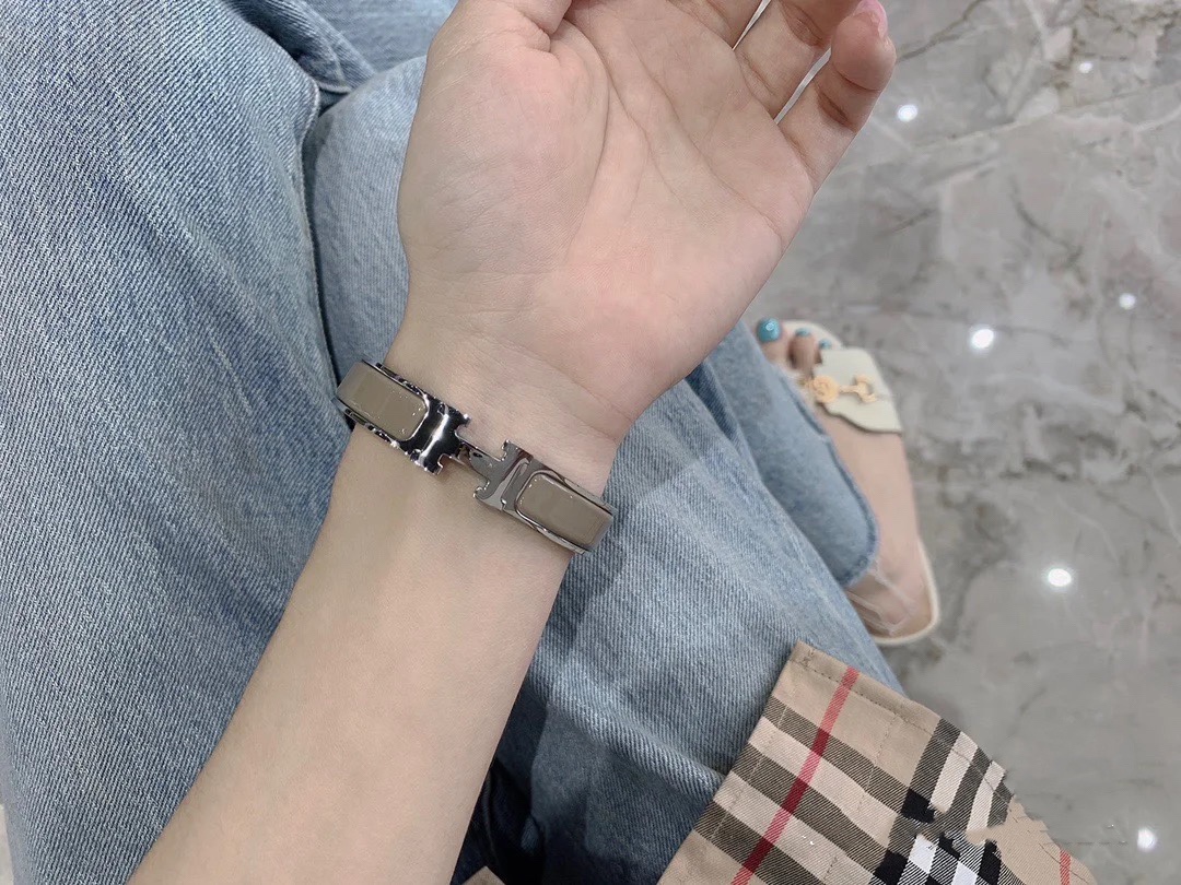 Herm猫s Clic H bracelet, Three colors