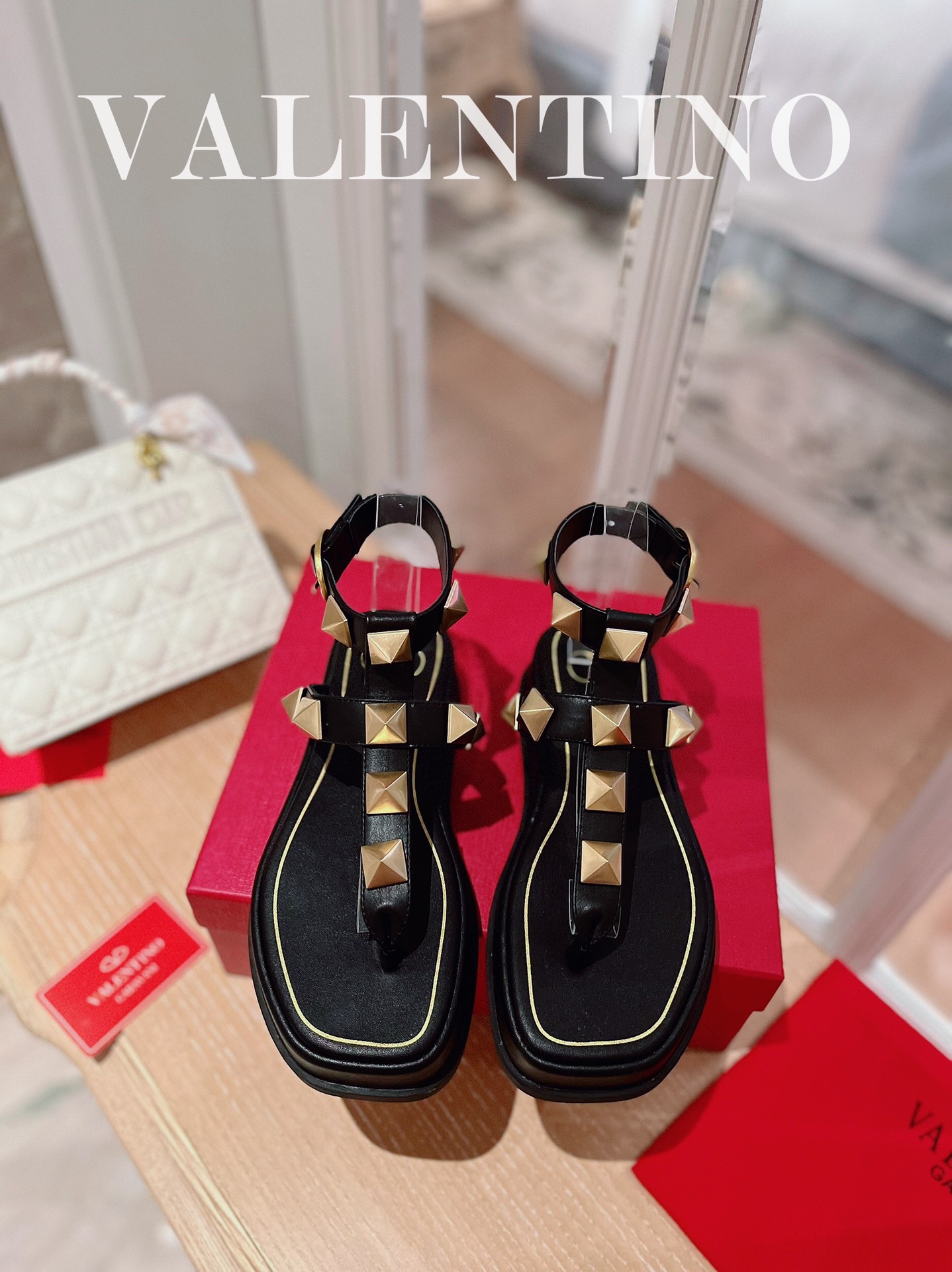 Valentino shoes (35-41) V008 02
