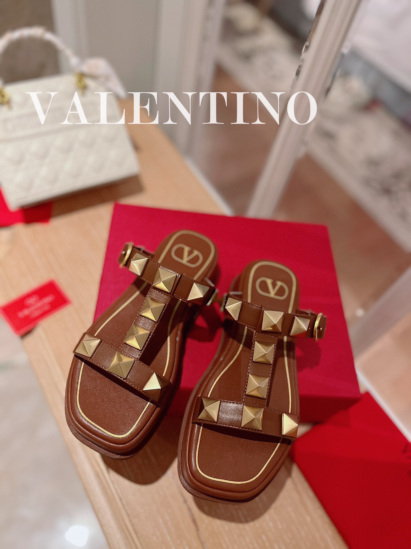 Valentino shoes (35-41) V008 01