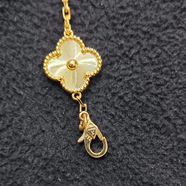 Van Cleef Bracelet Dupe �� Gold Clover Bracelet