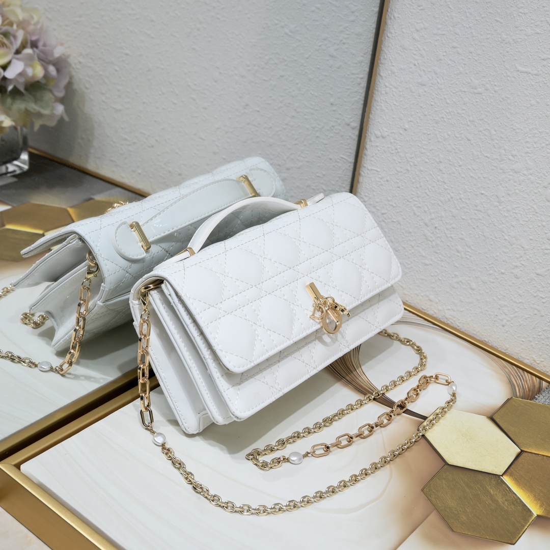 Miss Dior Mini Bag White patent leather CD2023 XB071 21cm