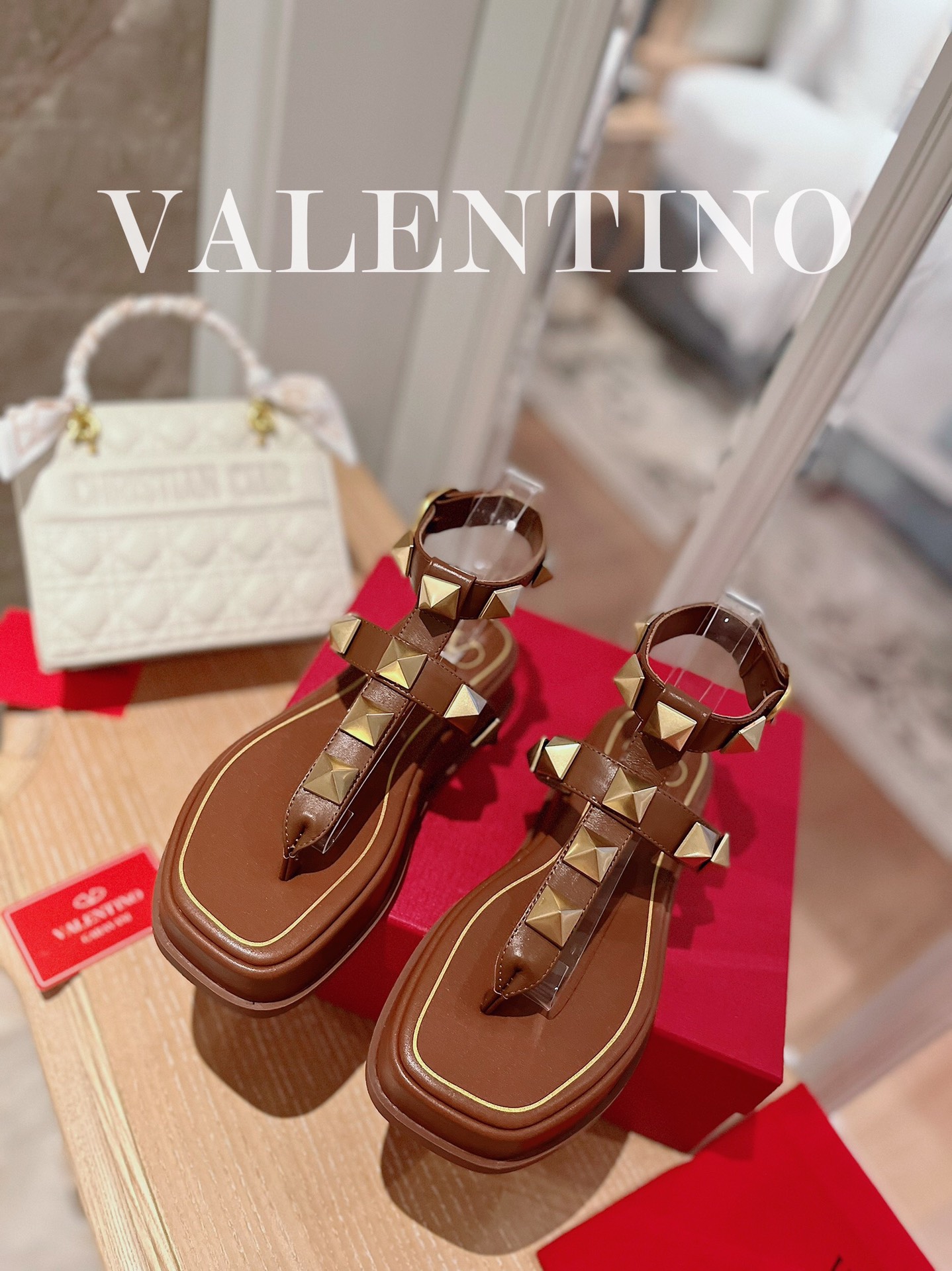 Valentino shoes (35-41) V008 02