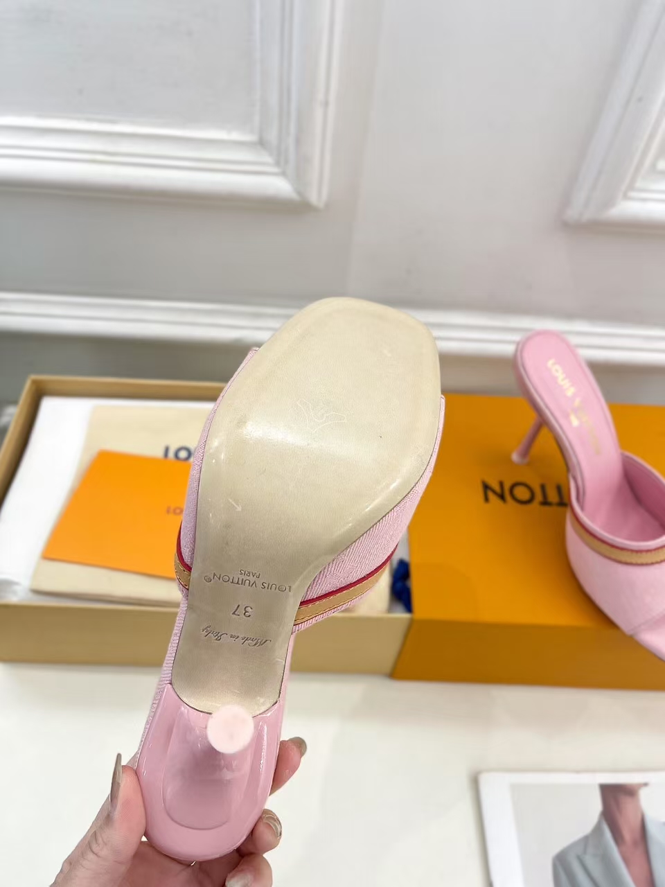 LV shoes 026 KA082