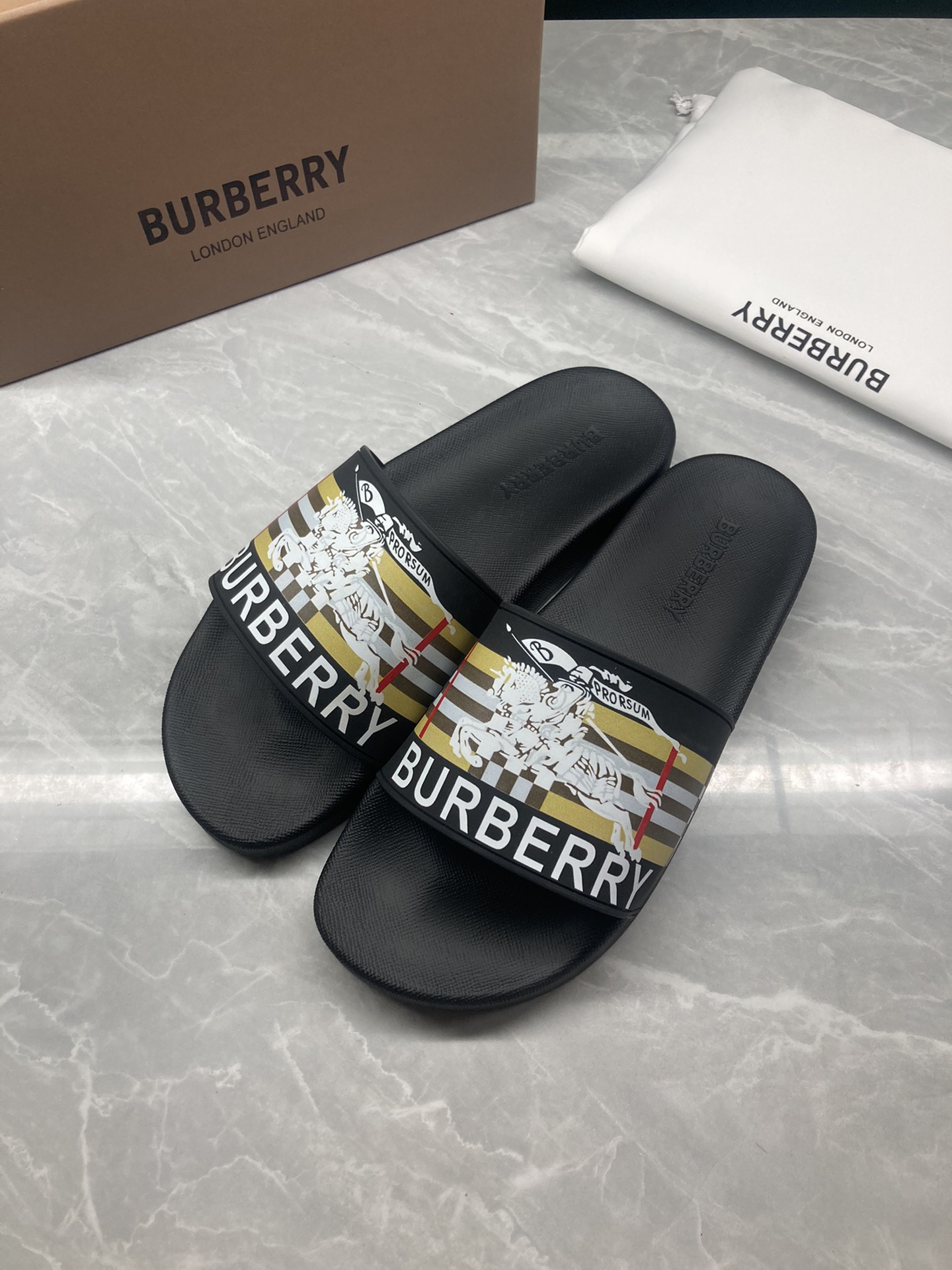 Burberry Shoes New color flat Slippers for couples