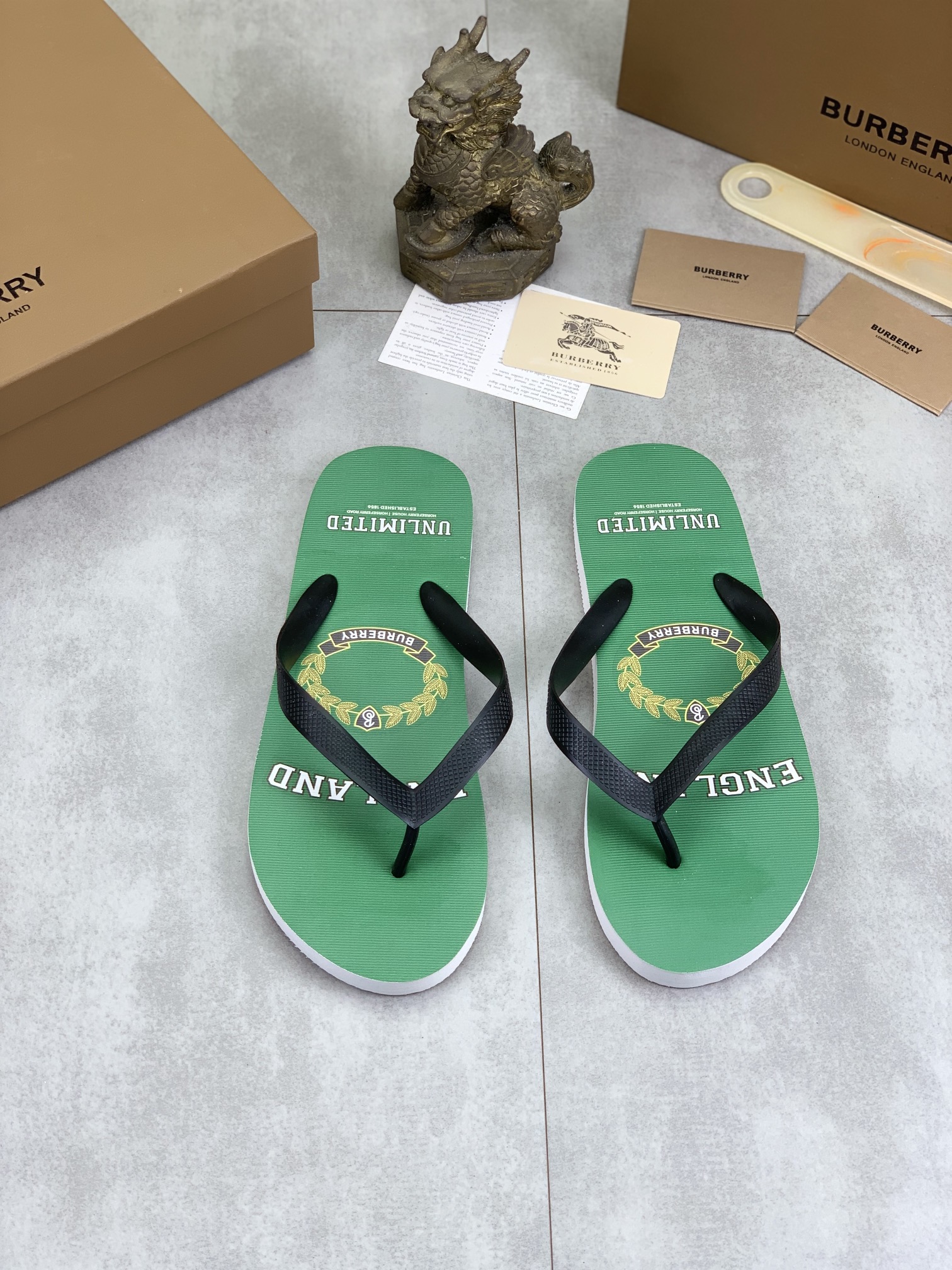 Burberry Shoes Casual flip-flops for couples