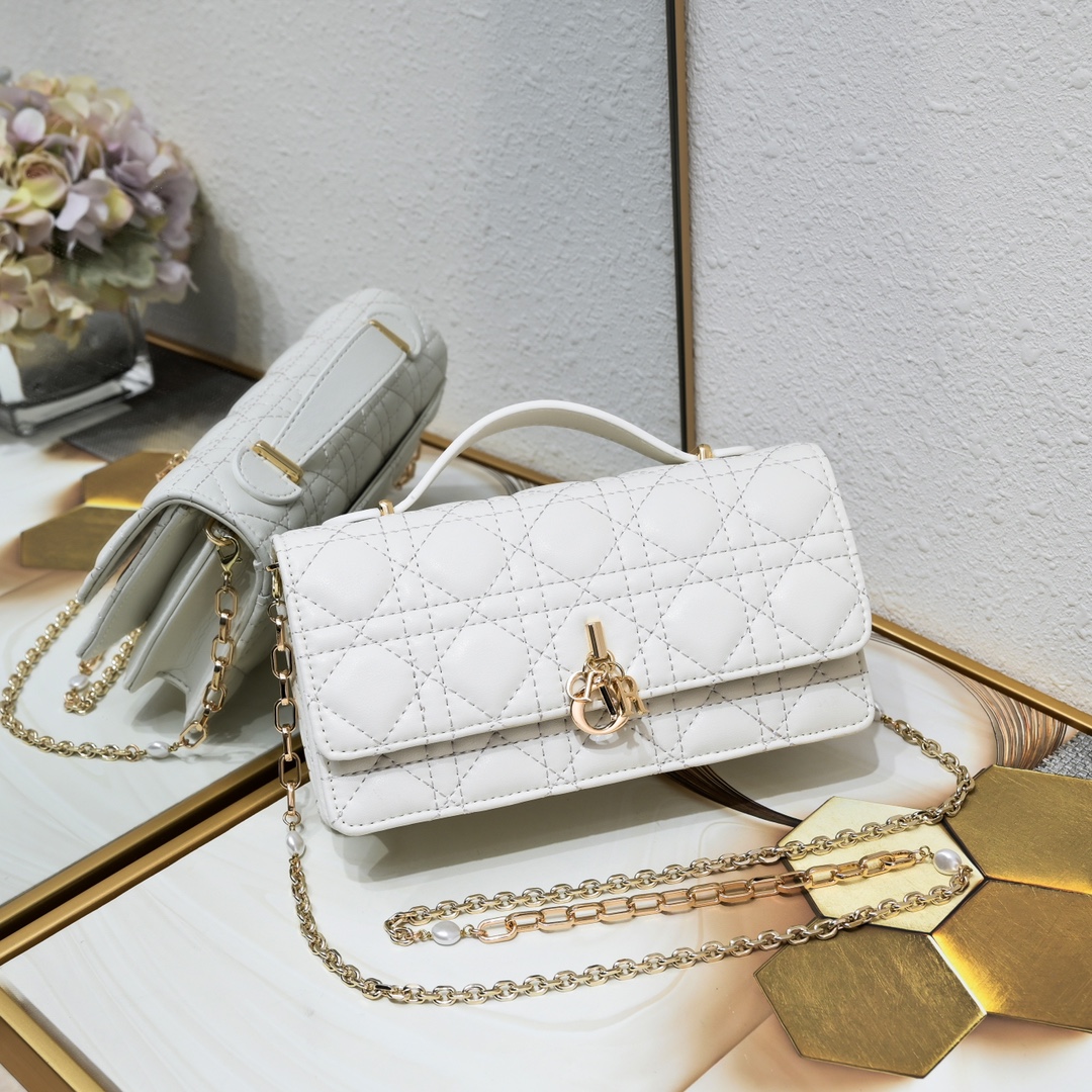 Miss Dior Mini Bag White sheep CD2023 XB071 21cm