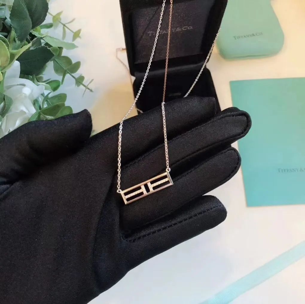 Quality Luxury Tiffany T Two Open Horizontal Bar Pendant Female Diamonds Necklace Rose Gold/ Yellow Gold / Silver 60991359
