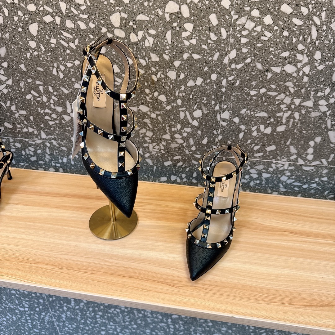 Valentino Shoes Riveted patent leather pointed series high heels