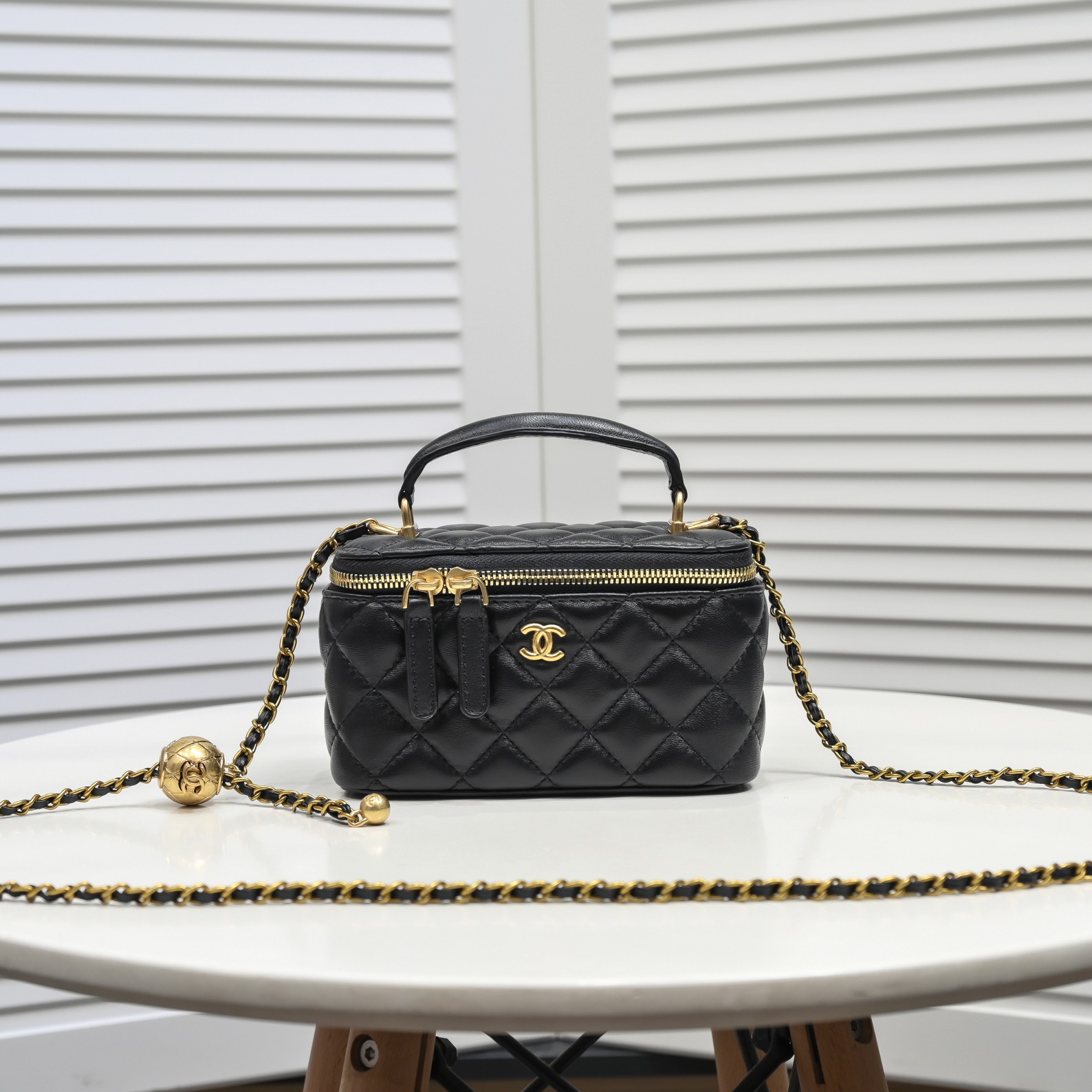 Chanel Golden·Ball Cosmetics Box Makeup Bag Shoulder Bag Handbag