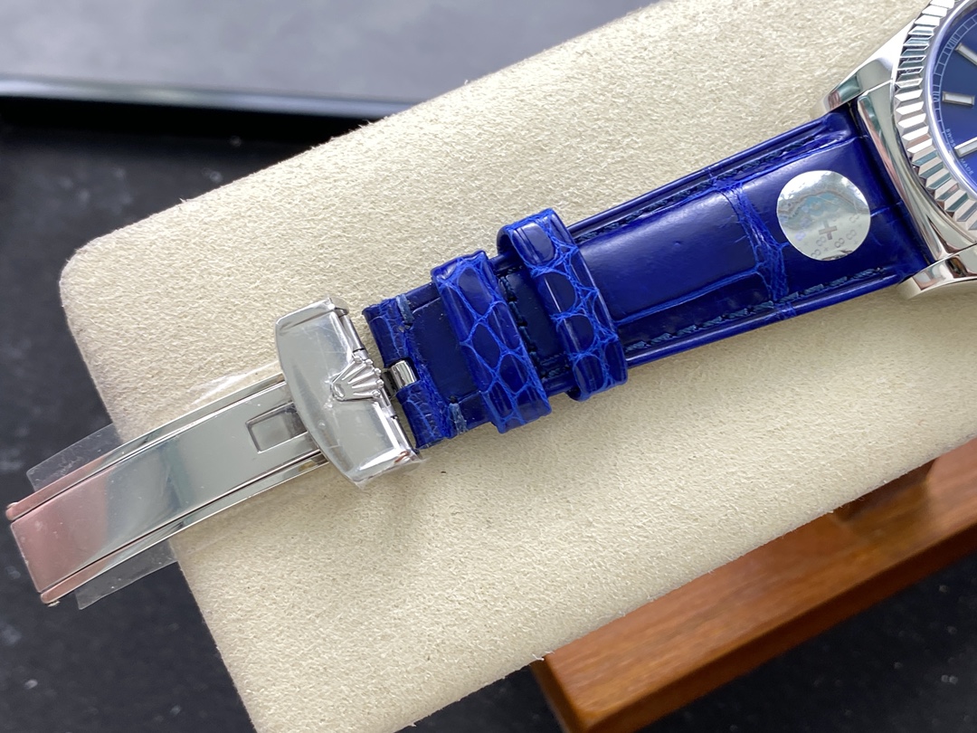 Rolex Day Date 36mm White Gold Fluted Bezel 118139 0004 Blue Index