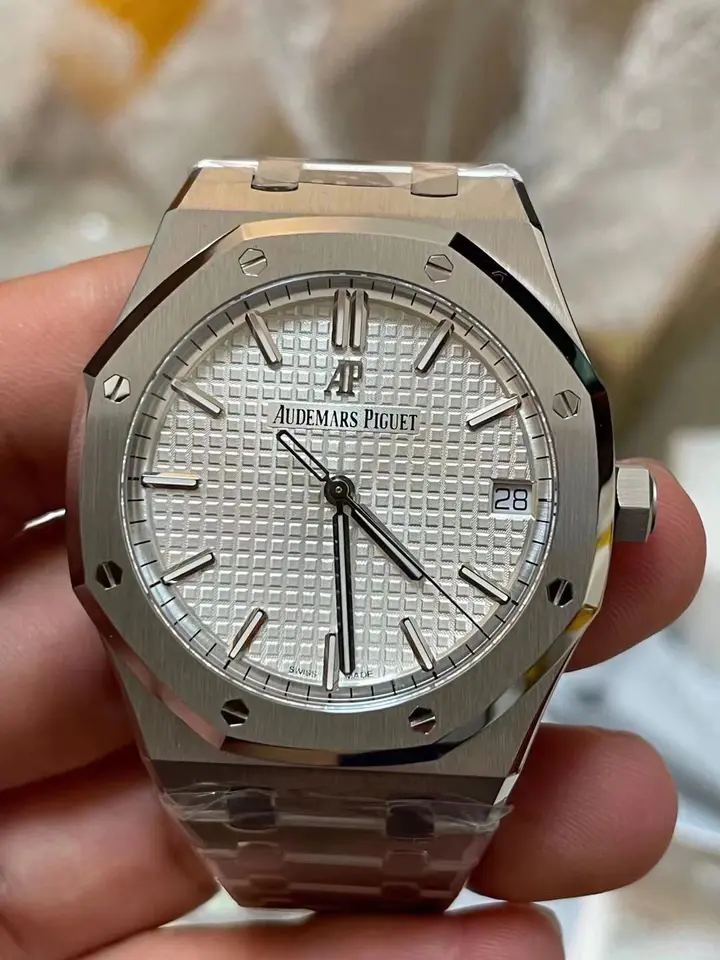Audemars Piguet Royal Oak 15500St.Oo.1220St.04 White Index Self- Winding 41Mm