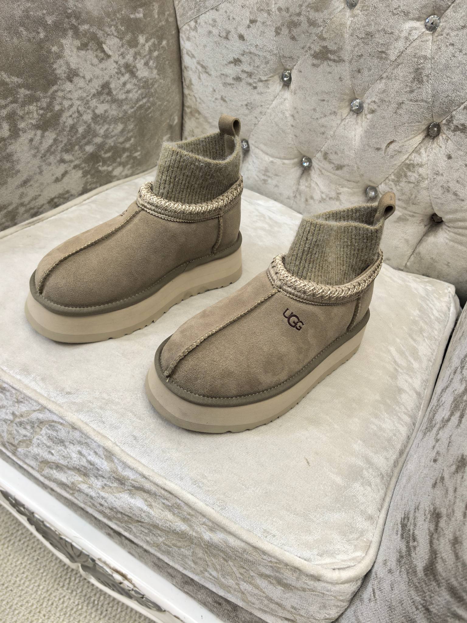 UGG shoes 044 BY081