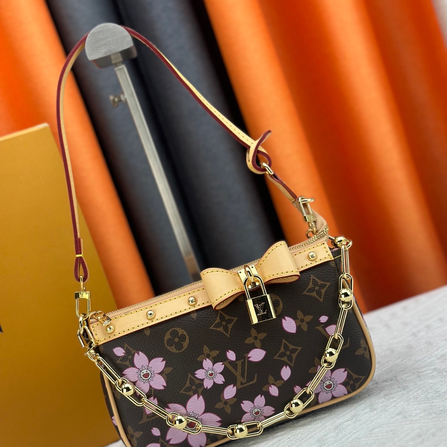 Louis Vuitton Pochette Accessoires Handbag M13666